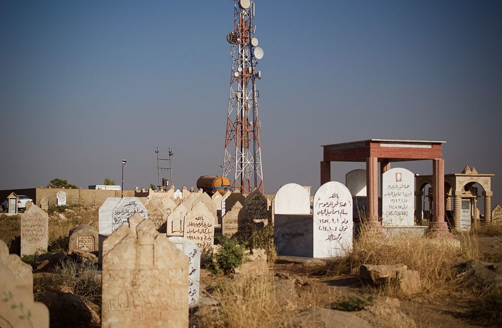 Yezidi_cemetery_in_Shexan_2