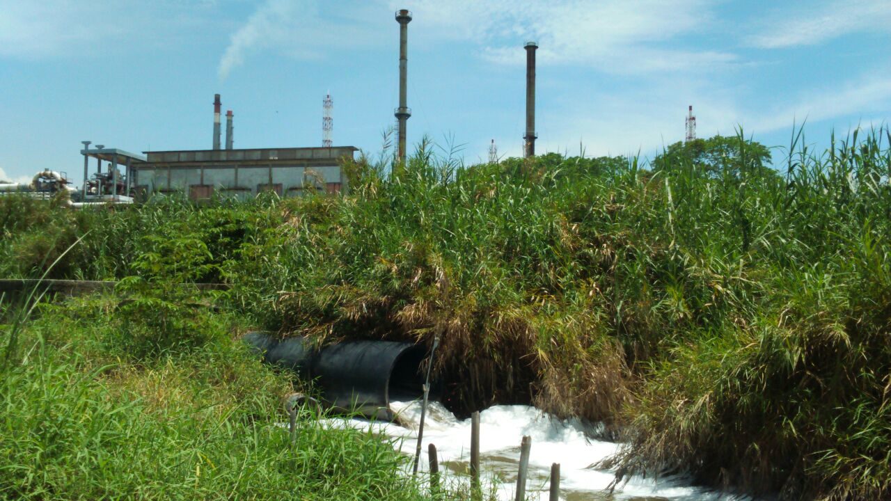 Discharge-pipe-with-IBR-factory-in-the-background