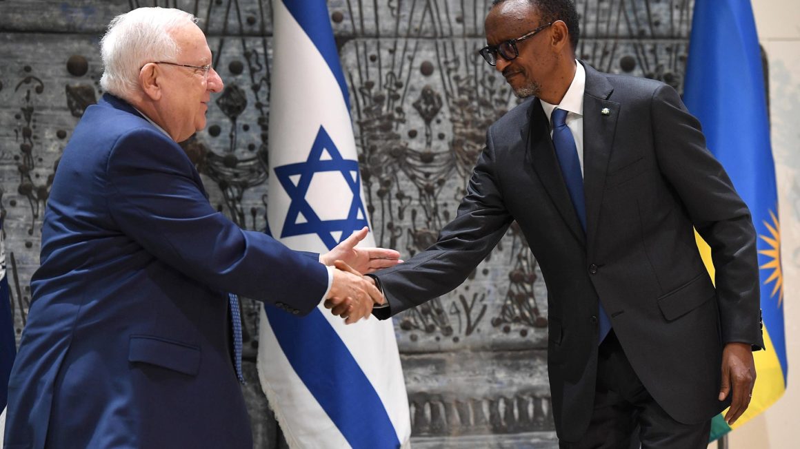Reuven_Rivlin_and_Benjamin_Netanyahu_received_the_President_of_Rwanda_at_Beit_HaNassi_July_2017_9113