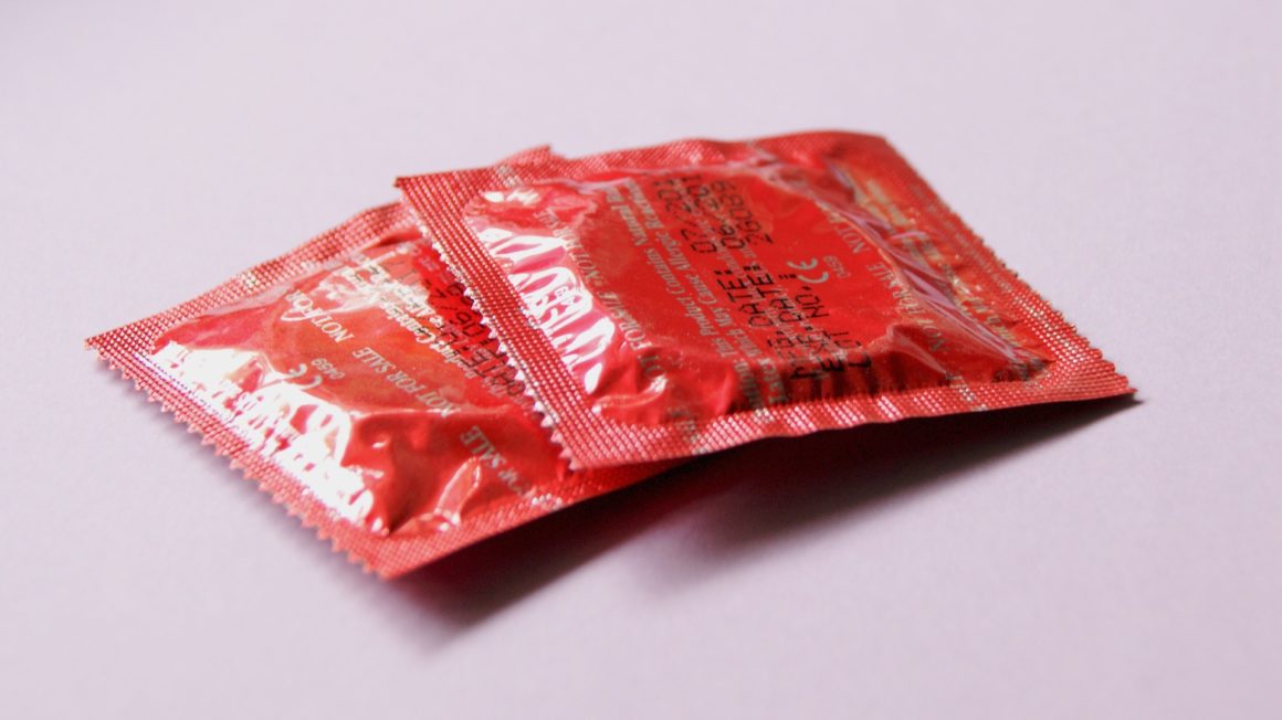 red-condoms-849407_1920