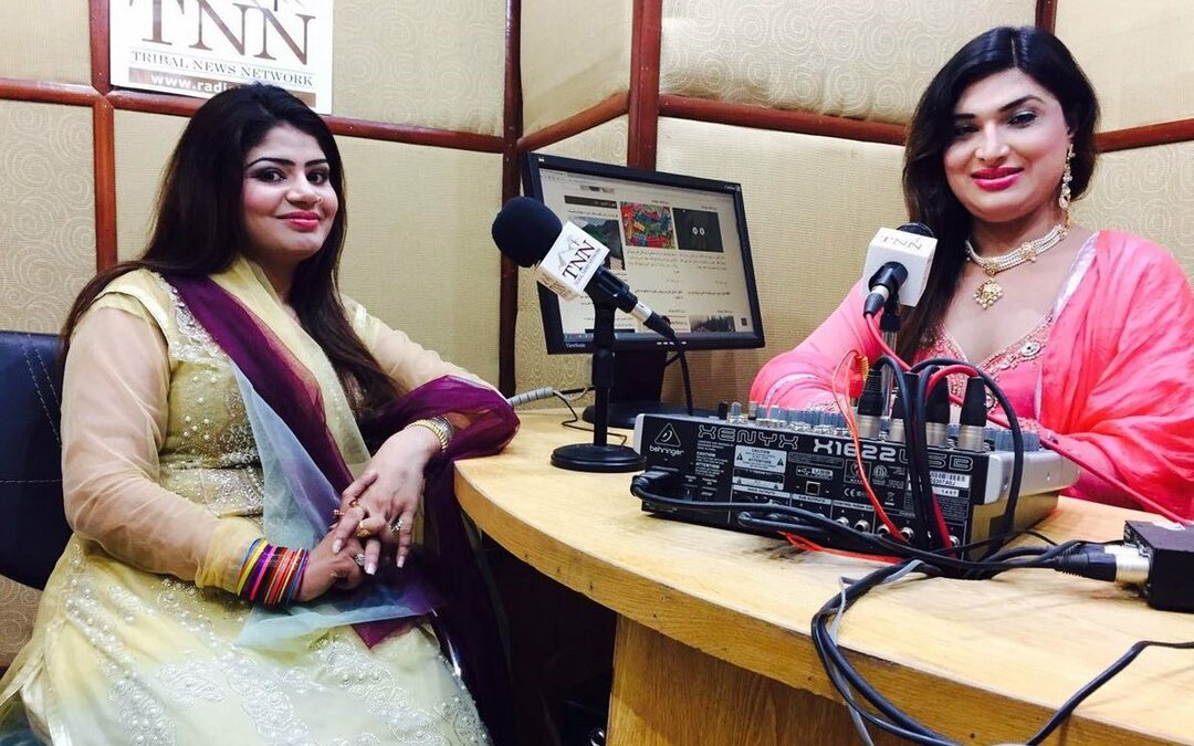Dit is de eerste trans radiopresentator van Pakistan