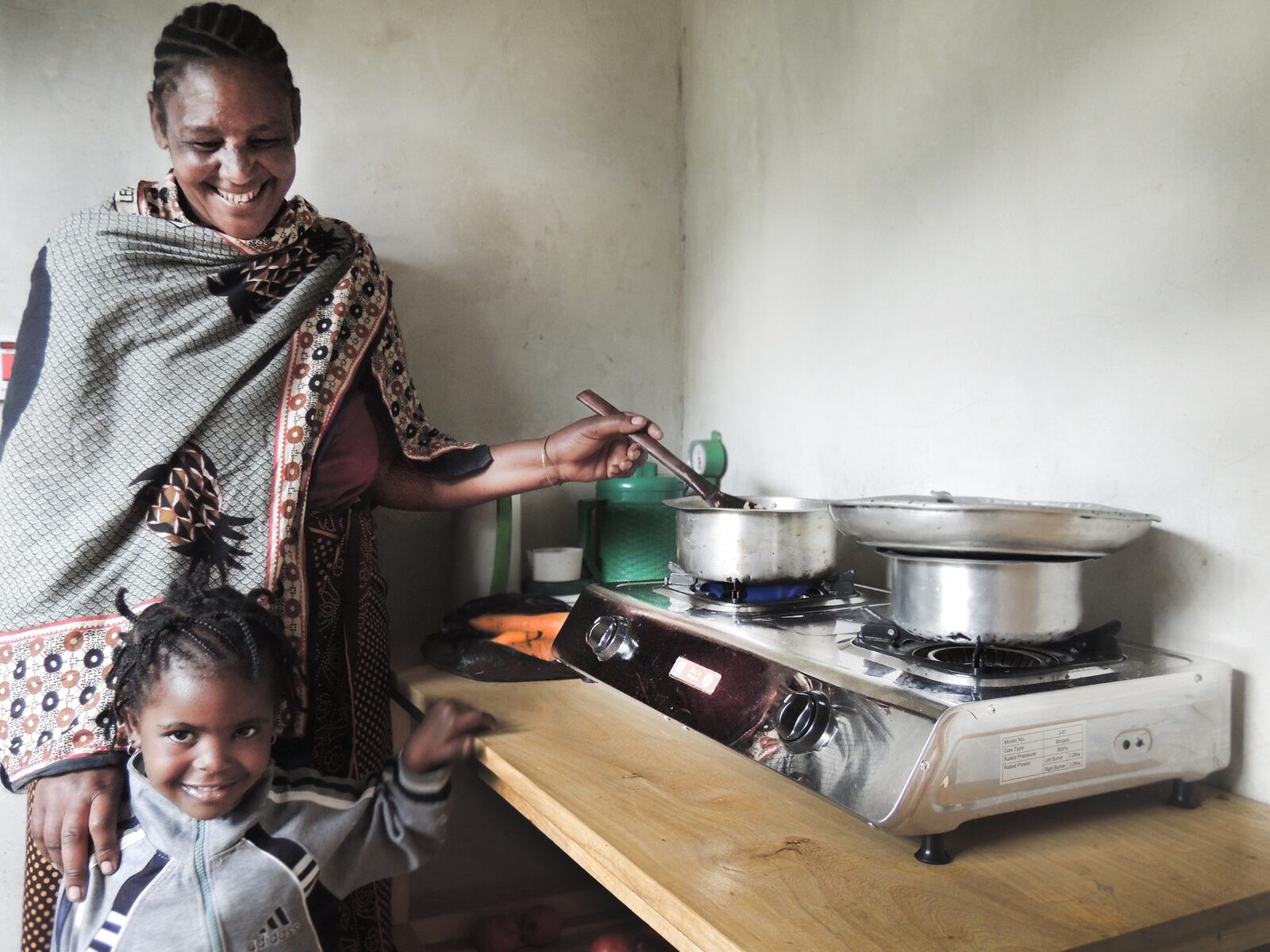 pic-user-cooking-with-child