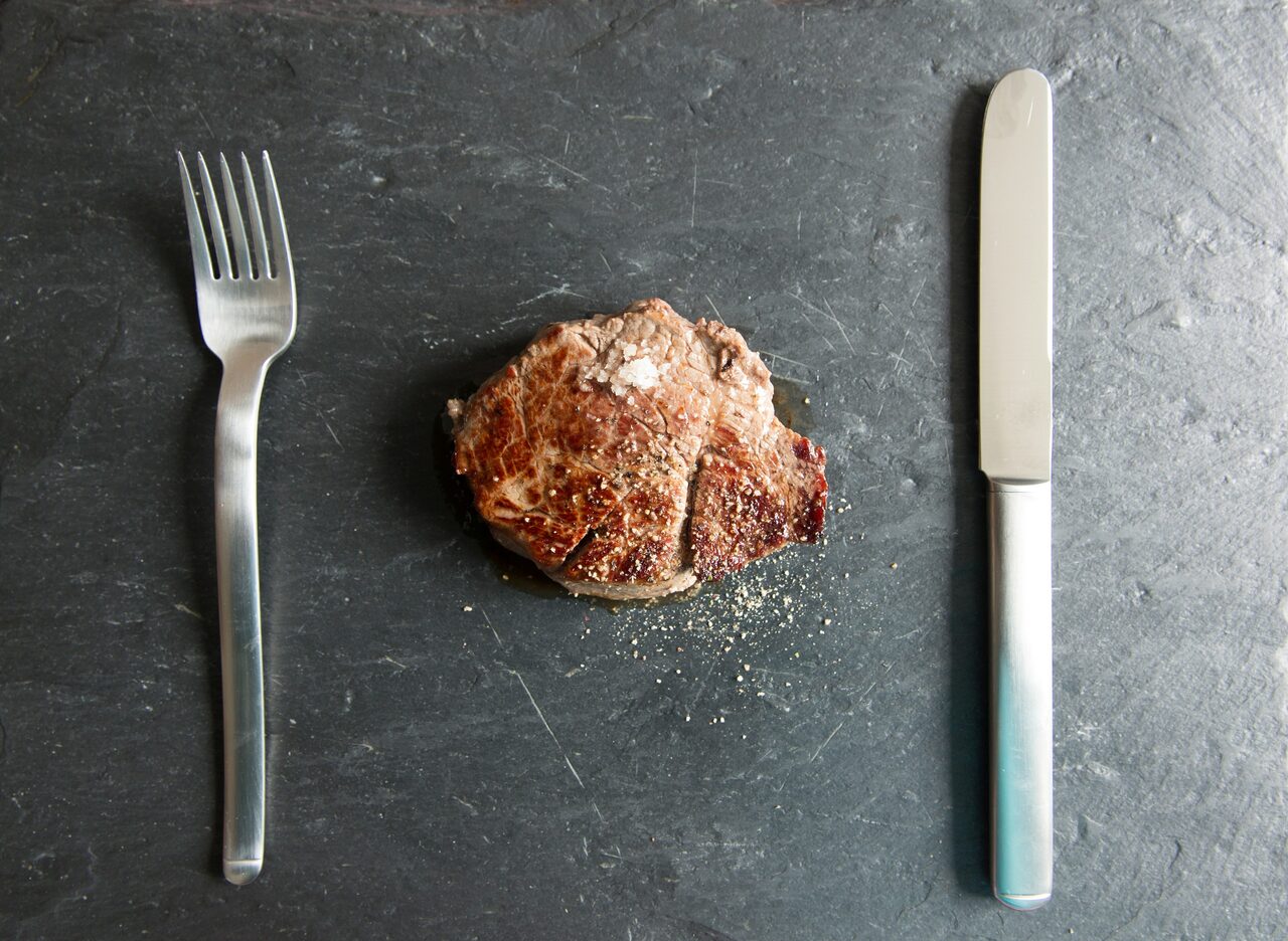 beef-cutlery-dining