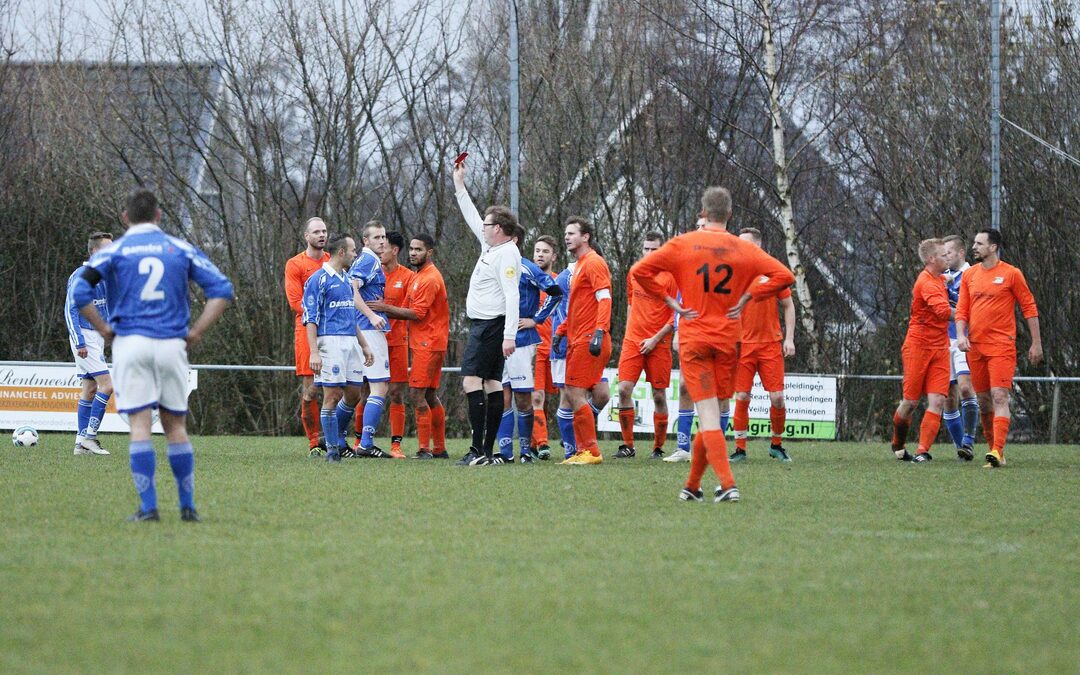 Wat doet de KNVB om discriminatie te bestrijden?