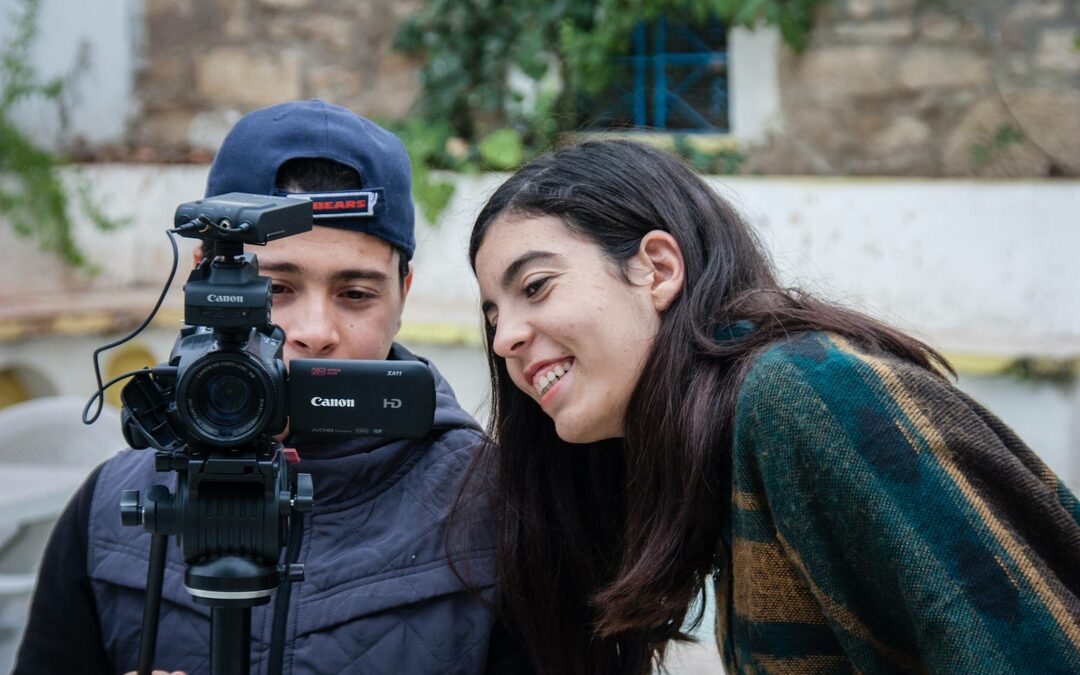 ‘Trotse stem voor jeugd’: Tunesische tieners maken programma voor nationale TV
