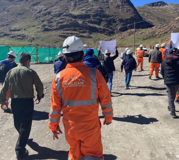 20211221 Volcan miners march to lima-750×1000
