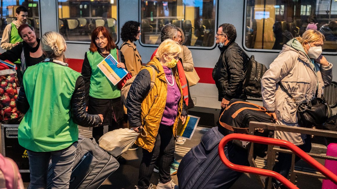Oekraïners komen aan op Amsterdam Centraal Station