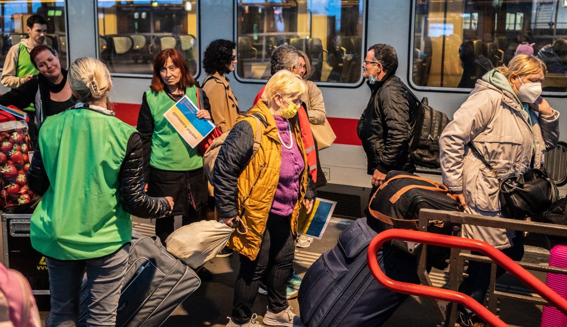 Oekraïners komen aan op Amsterdam Centraal Station