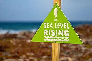 b95b18d3-greenpeace-sea-level-rising-14-300×200