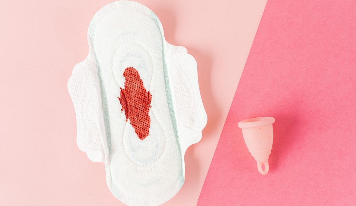 menstrual-pad-and-cup-pexels-by-karolina-grabowska-7691896