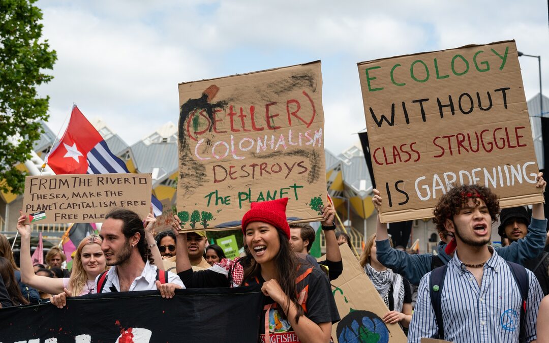 Brandbrief aan Klimaat­mars: ‘De klimaatcrisis is wél een politiek en koloniaal probleem’