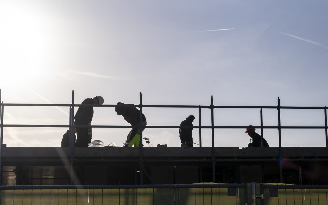 Zonder verblijfs­vergunning aan het werk: ‘Werkgevers profiteren van wanhoop’