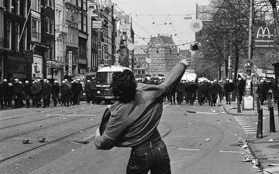 Waarom zou protest altijd ‘vreedzaam’ moeten zijn?
