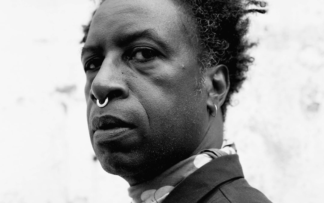 Amerikaanse activistische artiest Saul Williams roept op: ‘Staak!’